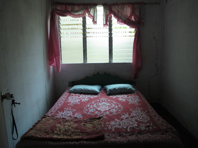 Apo Island, Philippines, 2.50EUR (single with shared bucket bathroom, could use "kitchen"/fireplace)